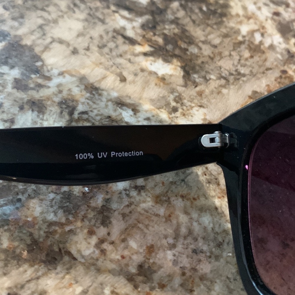 EXPRESS Sunglasses - Picture 6 of 9